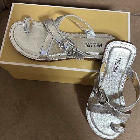Michael Kors Flat Thong sandal Metallic leather size 6.5 M - Picture 1 of 9